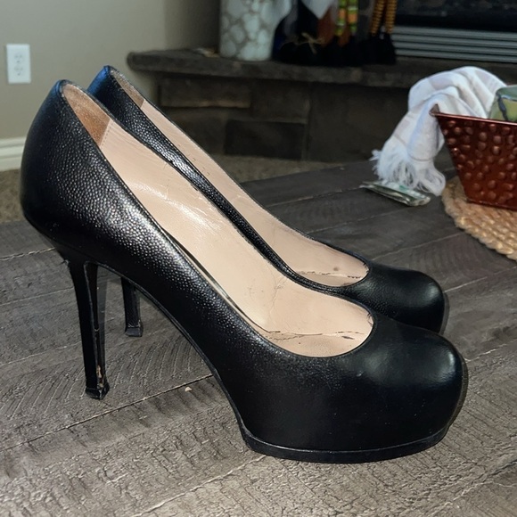 Yvessaintlaurent- Tribtoo 105 pump-black with gold bottoms - Picture 1 of 13